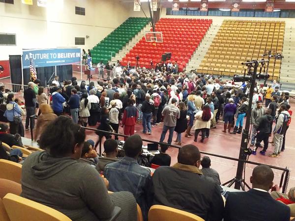 crowd listening to bernie sanders at claflin